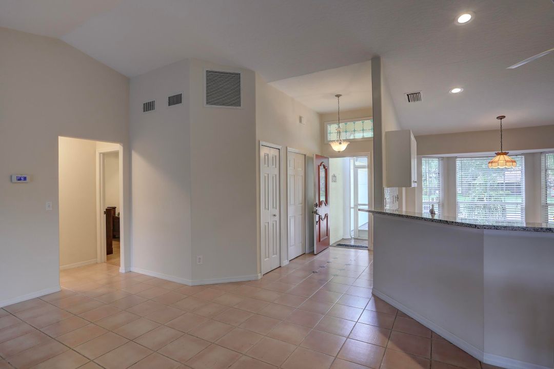 Active With Contract: $350,000 (3 beds, 2 baths, 1468 Square Feet)