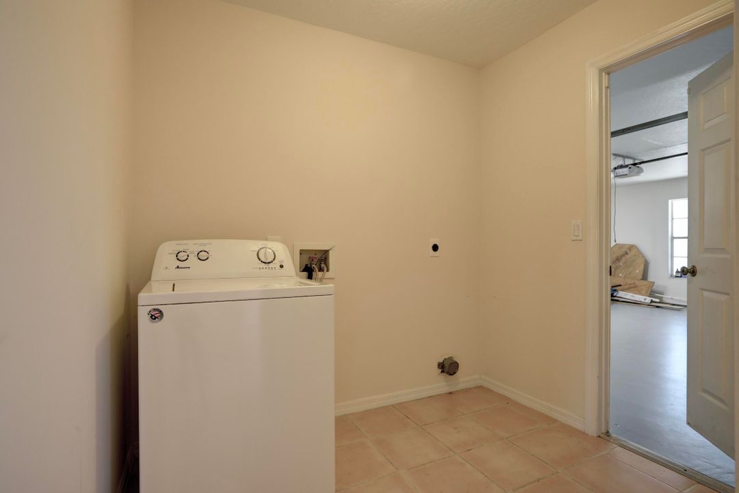Active With Contract: $350,000 (3 beds, 2 baths, 1468 Square Feet)