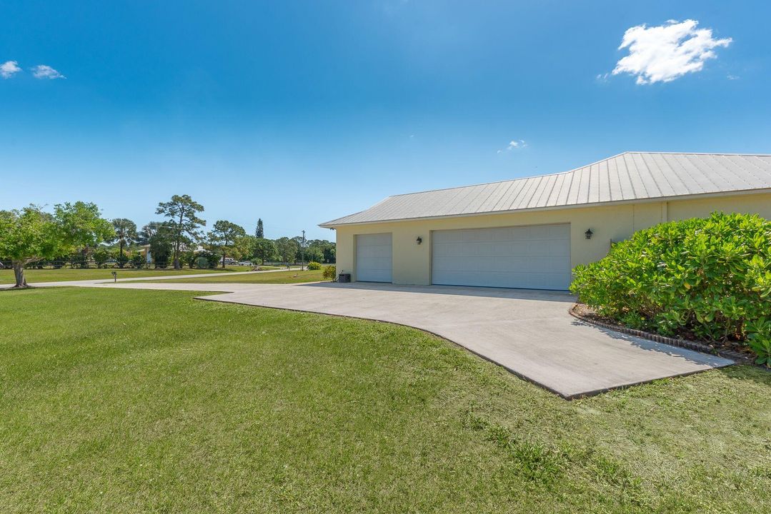 For Sale: $1,025,000 (3 beds, 2 baths, 2412 Square Feet)