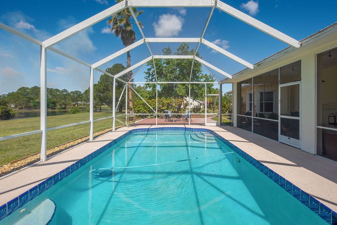 For Sale: $1,025,000 (3 beds, 2 baths, 2412 Square Feet)