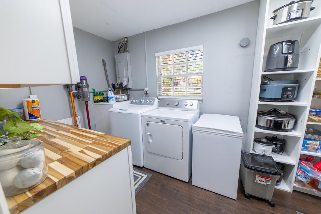 Active With Contract: $425,000 (3 beds, 2 baths, 2580 Square Feet)