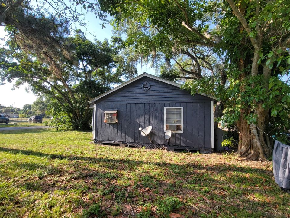 For Sale: $169,000 (3 beds, 1 baths, 872 Square Feet)