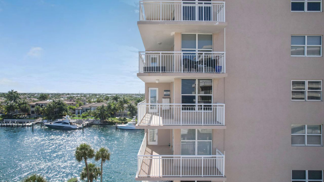 For Sale: $849,000 (2 beds, 2 baths, 1200 Square Feet)