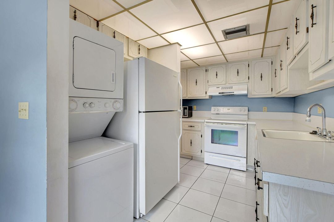 For Sale: $215,000 (2 beds, 2 baths, 1167 Square Feet)