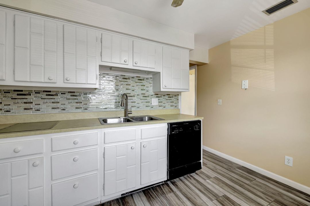 Active With Contract: $167,900 (2 beds, 1 baths, 1014 Square Feet)