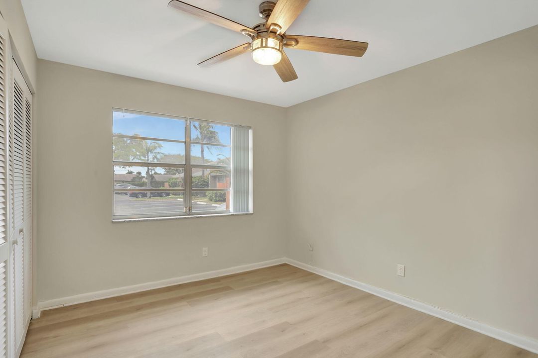 For Sale: $385,000 (2 beds, 2 baths, 987 Square Feet)
