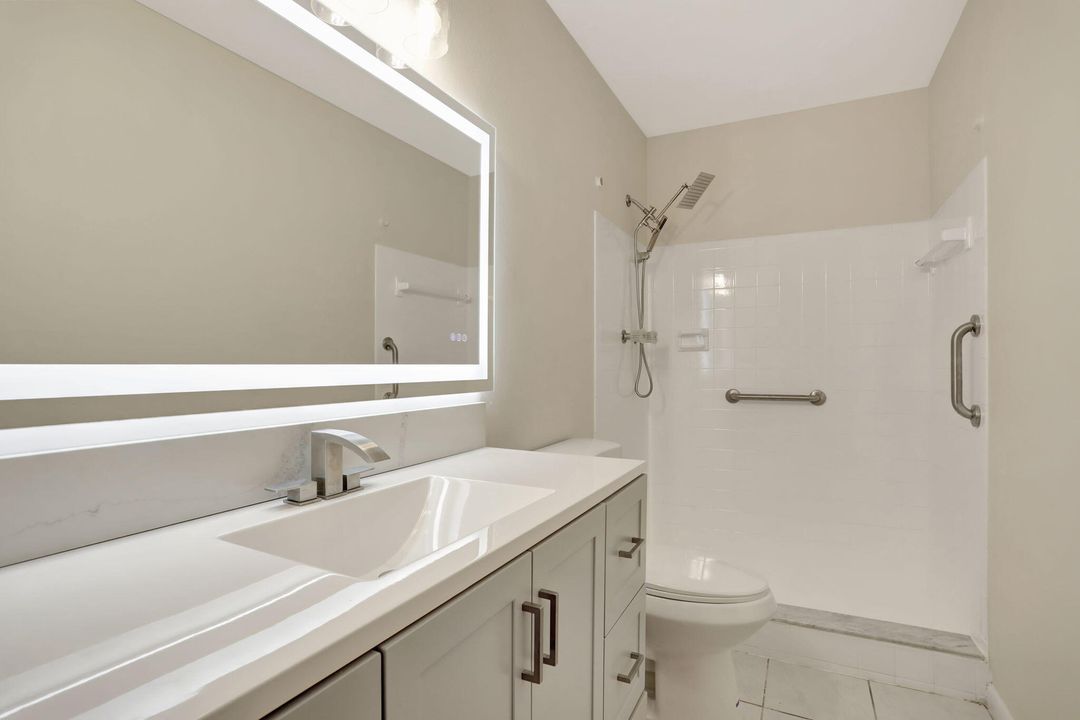 For Sale: $385,000 (2 beds, 2 baths, 987 Square Feet)