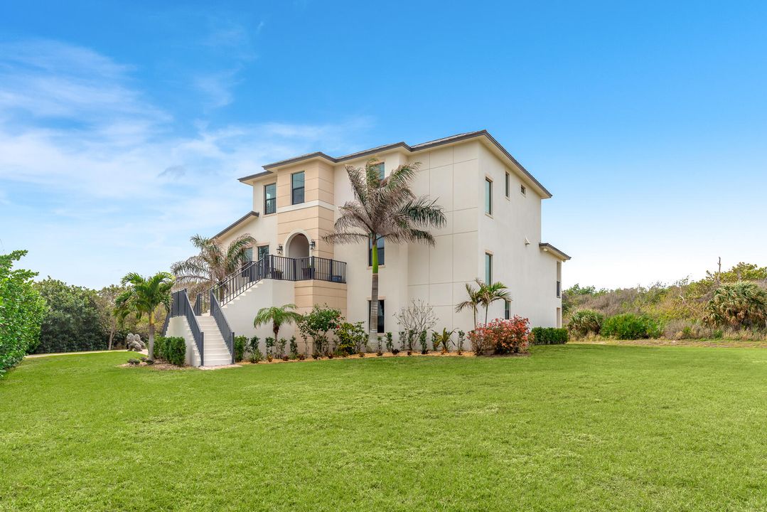 For Sale: $2,299,900 (4 beds, 3 baths, 5182 Square Feet)