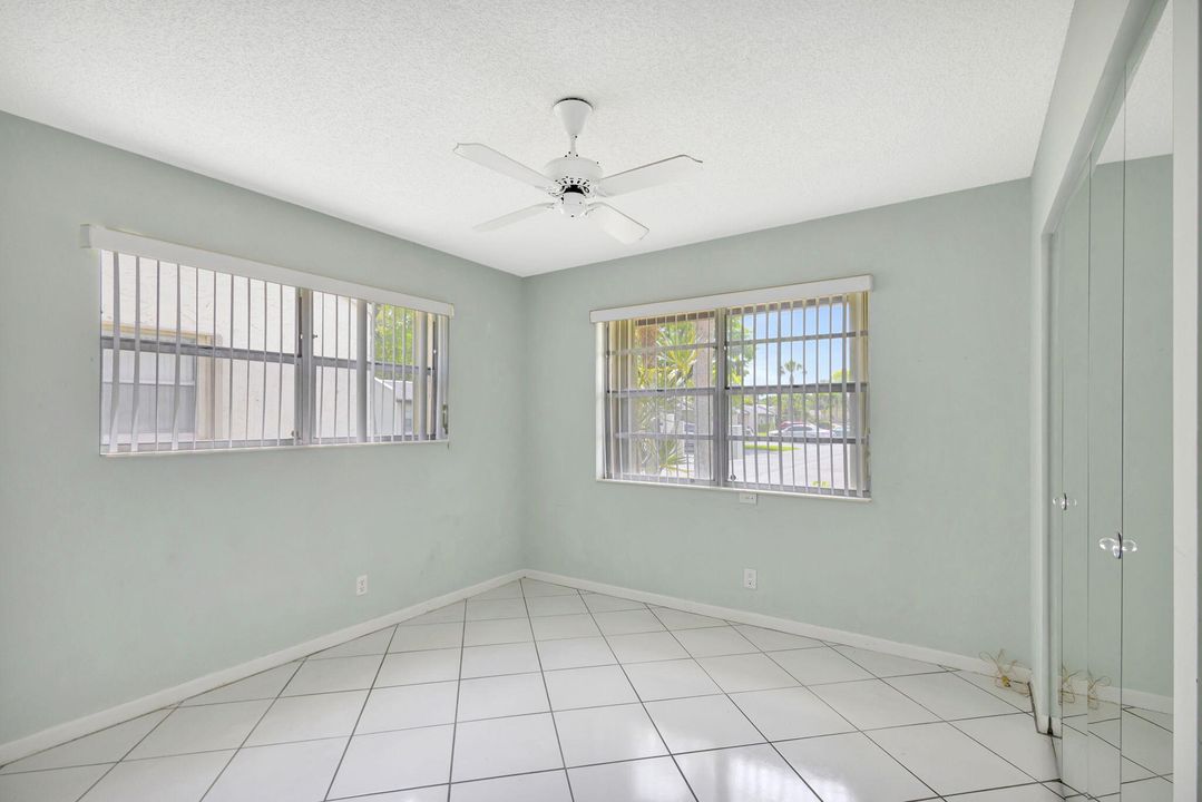 For Sale: $199,000 (2 beds, 2 baths, 1036 Square Feet)