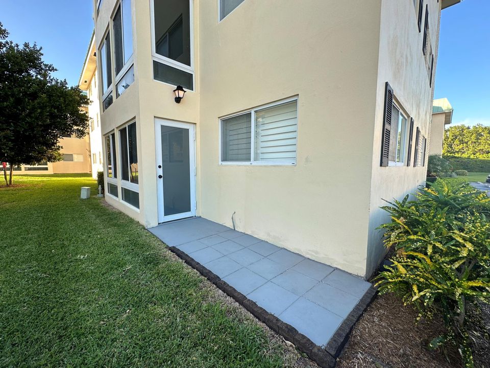 Active With Contract: $3,000 (2 beds, 2 baths, 1200 Square Feet)
