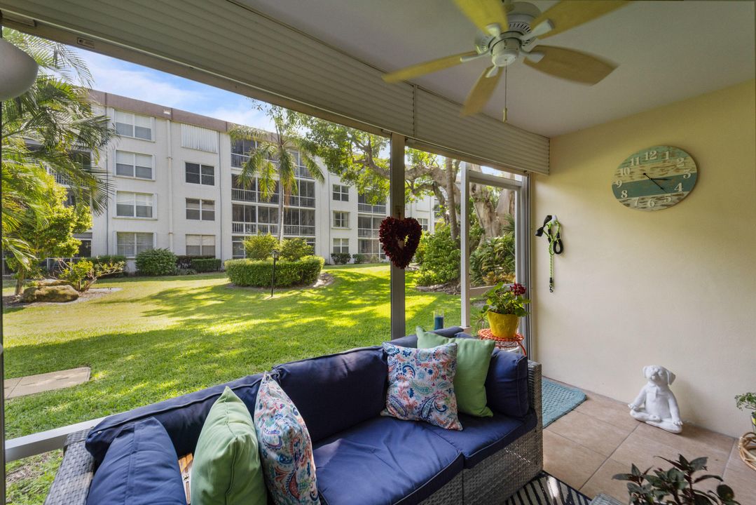 Active With Contract: $1,800 (2 beds, 2 baths, 963 Square Feet)