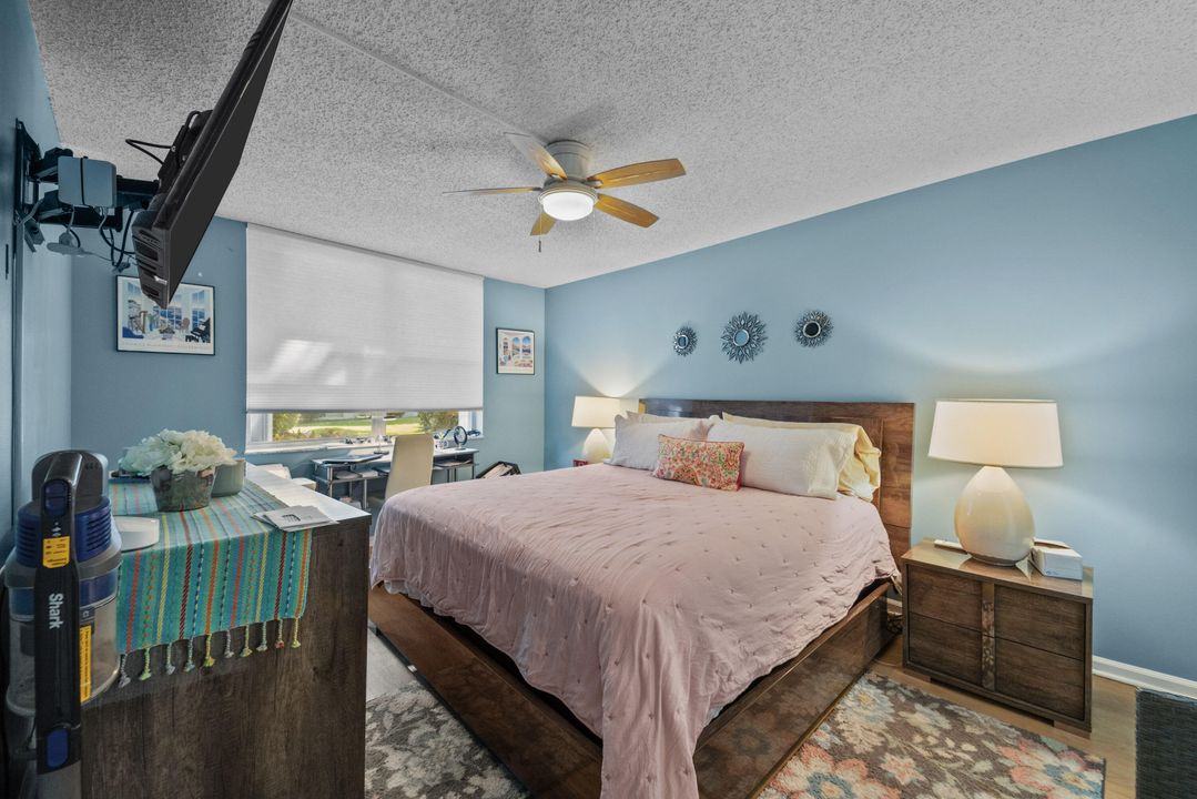 Active With Contract: $1,800 (2 beds, 2 baths, 963 Square Feet)