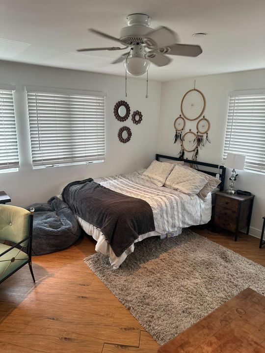 Active With Contract: $1,550 (1 beds, 1 baths, 318 Square Feet)