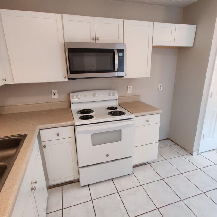 For Sale: $265,000 (3 beds, 1 baths, 975 Square Feet)