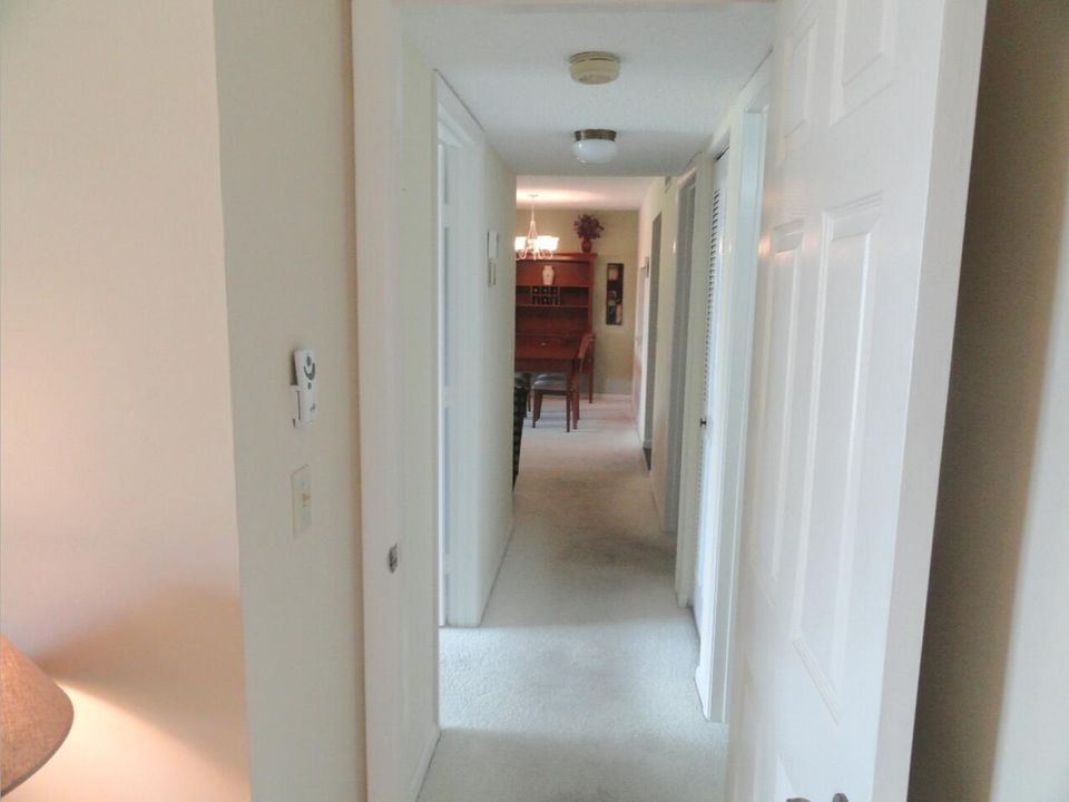 For Sale: $184,900 (2 beds, 2 baths, 1111 Square Feet)