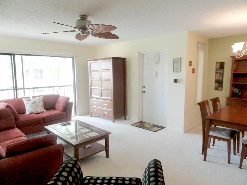 For Sale: $184,900 (2 beds, 2 baths, 1111 Square Feet)