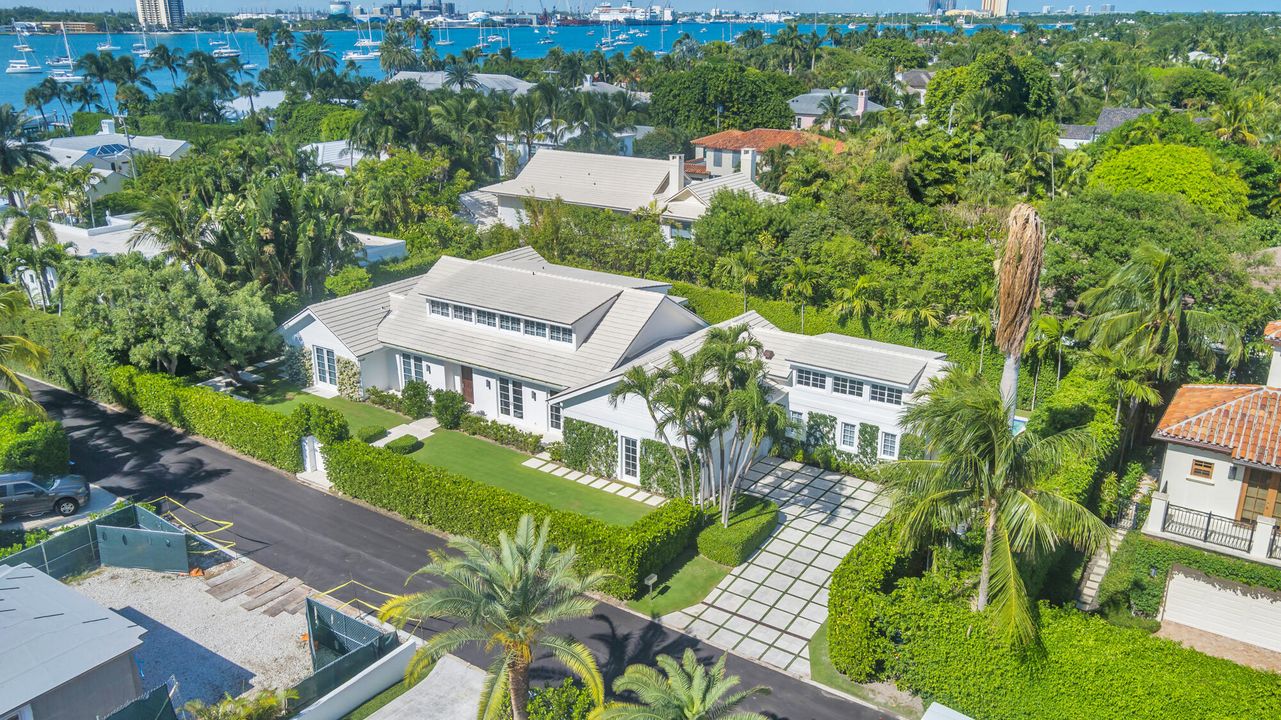 Active With Contract: $10,400,000 (8 beds, 8 baths, 5823 Square Feet)