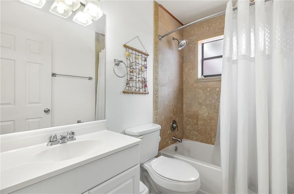 For Sale: $284,900 (2 beds, 2 baths, 1016 Square Feet)