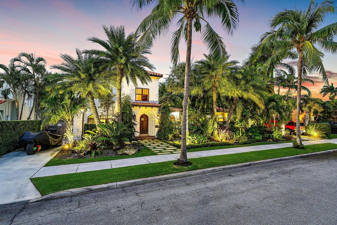 For Sale: $4,795,000 (6 beds, 4 baths, 3250 Square Feet)