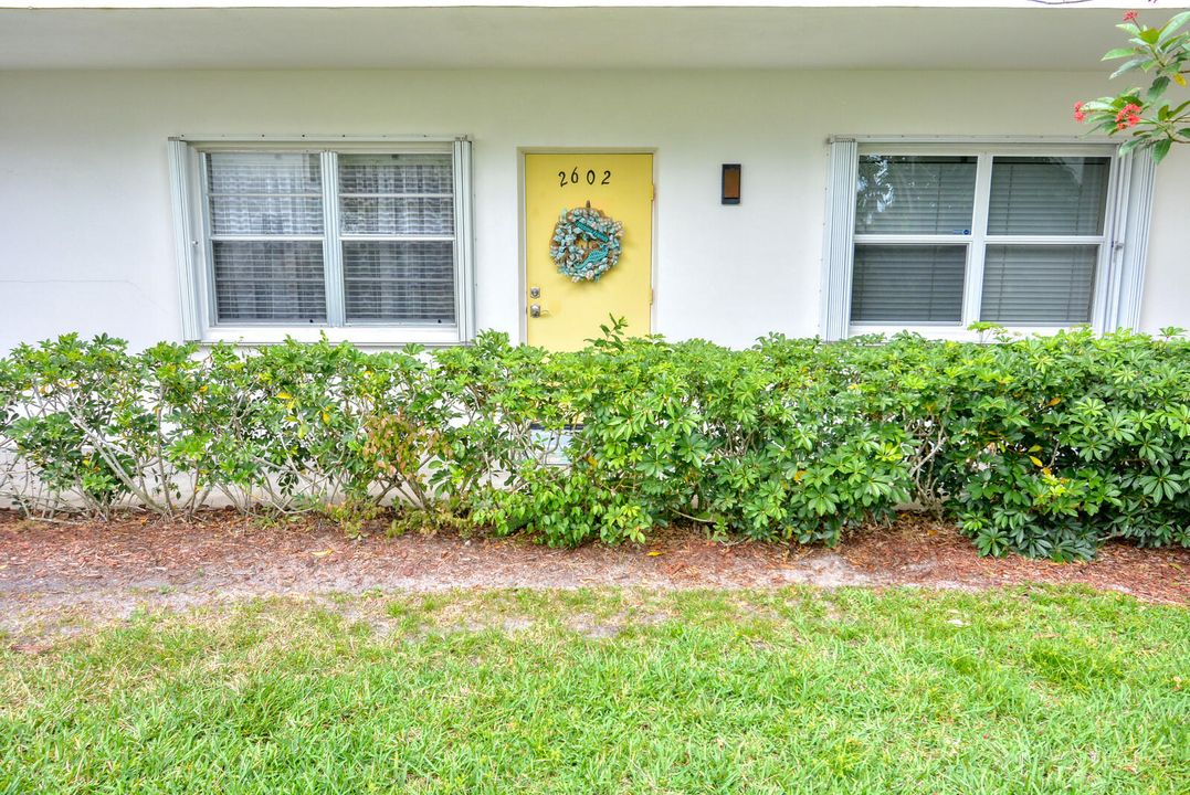 For Sale: $225,400 (2 beds, 2 baths, 962 Square Feet)