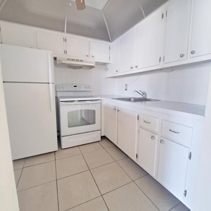 For Sale: $88,700 (1 beds, 1 baths, 570 Square Feet)