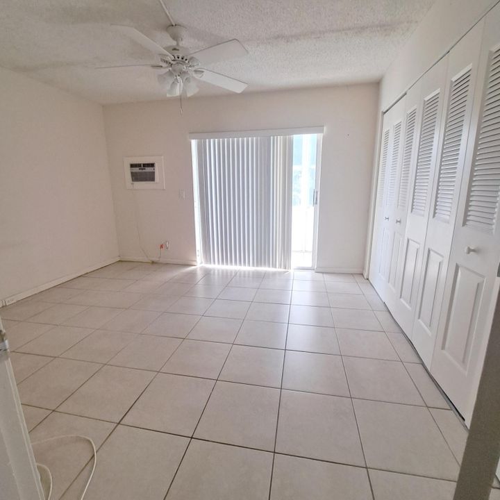 For Sale: $88,700 (1 beds, 1 baths, 570 Square Feet)