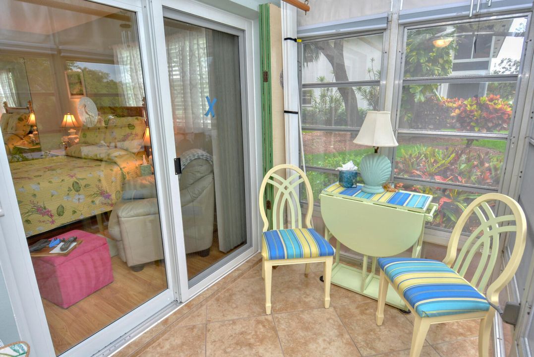 For Sale: $225,400 (2 beds, 2 baths, 962 Square Feet)