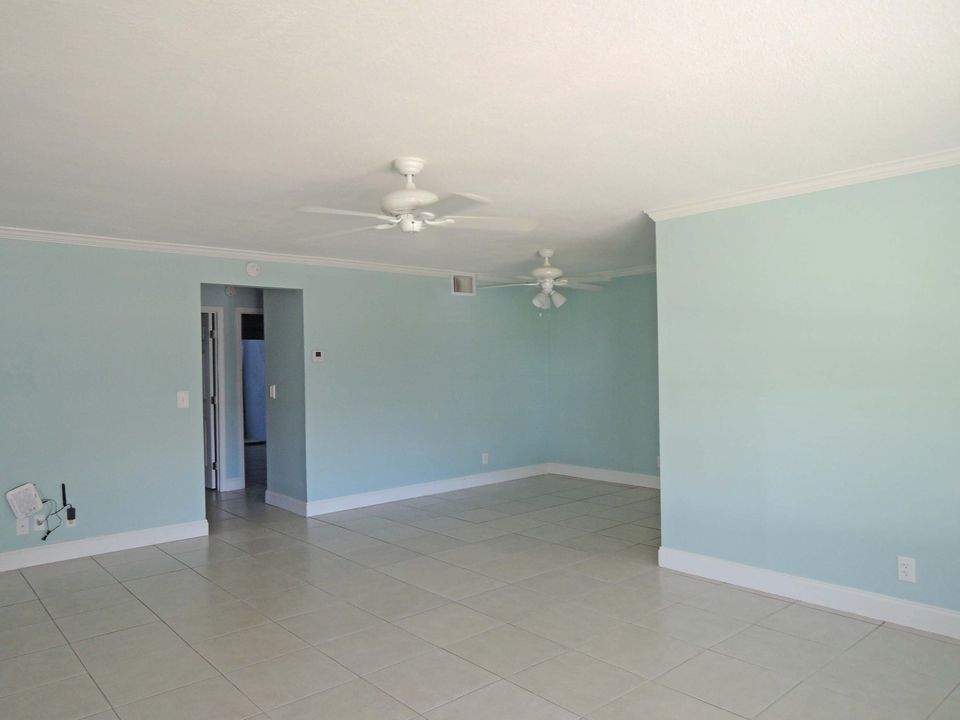 For Sale: $187,900 (2 beds, 2 baths, 1120 Square Feet)