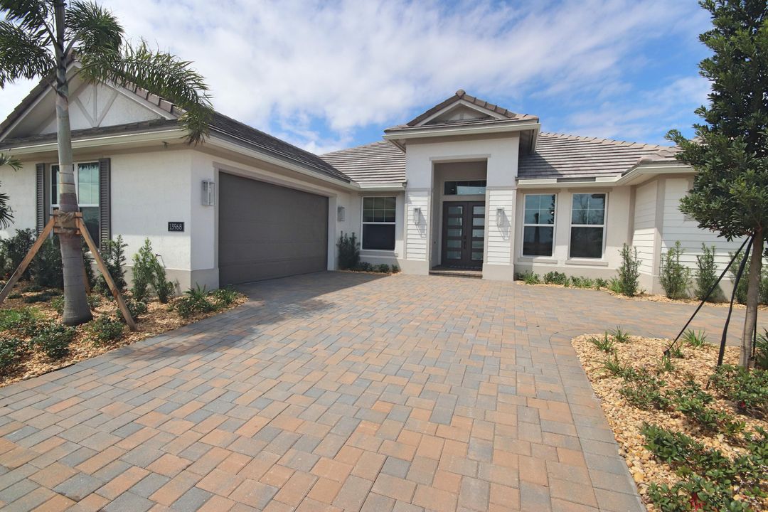 Recently Sold: $1,188,431 (4 beds, 3 baths, 2844 Square Feet)
