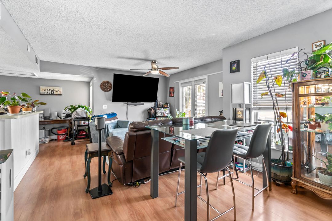 Active With Contract: $235,000 (1 beds, 1 baths, 760 Square Feet)