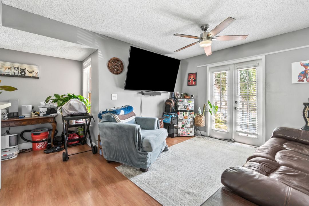 Active With Contract: $235,000 (1 beds, 1 baths, 760 Square Feet)
