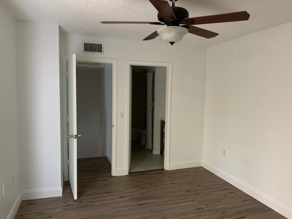 Active With Contract: $2,000 (2 beds, 2 baths, 1288 Square Feet)