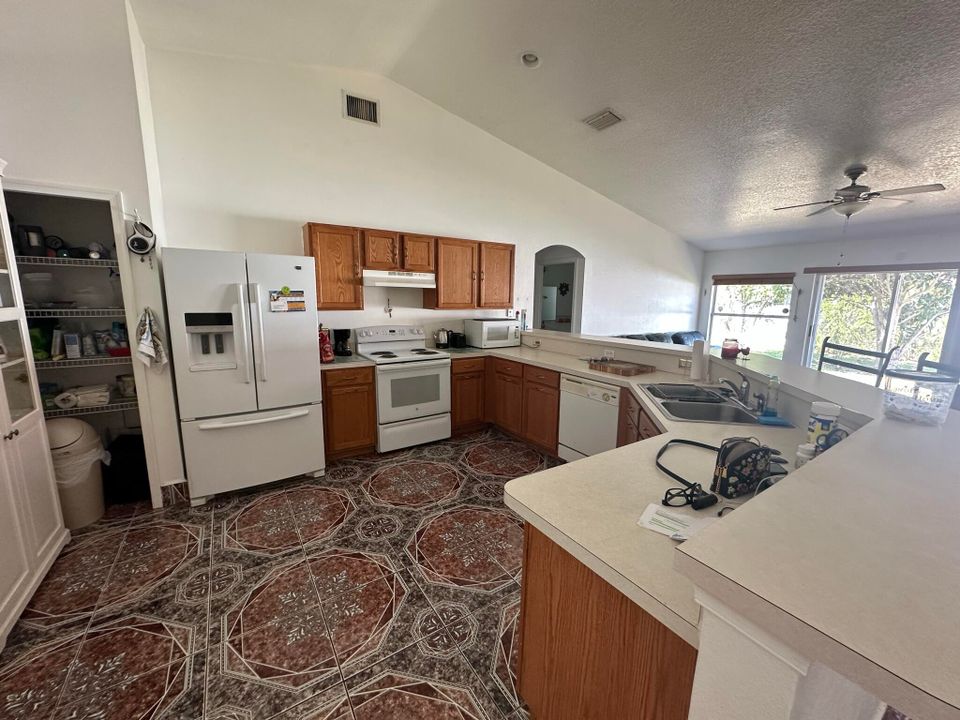 Active With Contract: $2,500 (4 beds, 2 baths, 2078 Square Feet)