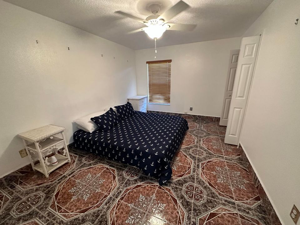 Active With Contract: $2,500 (4 beds, 2 baths, 2078 Square Feet)