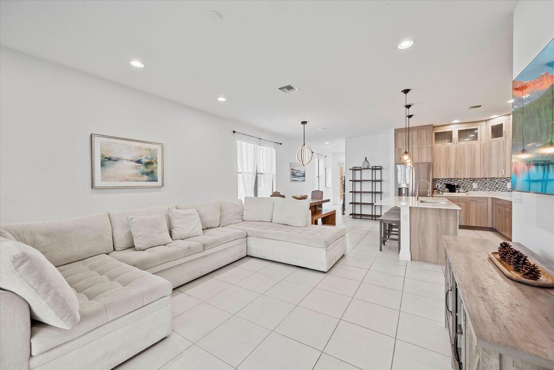 For Sale: $550,000 (3 beds, 2 baths, 1662 Square Feet)