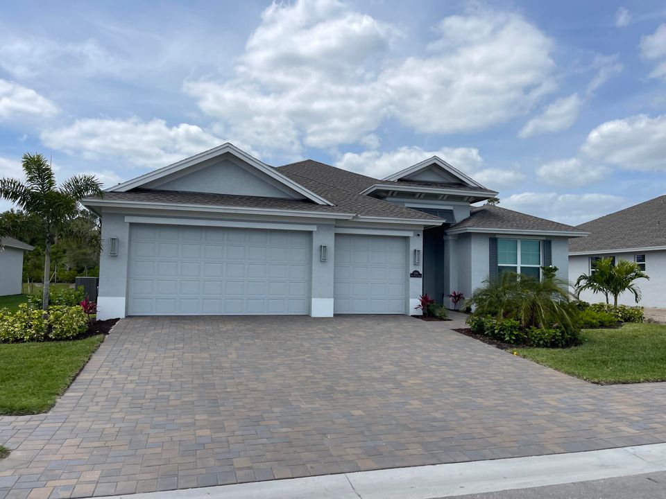 Recently Sold: $730,162 (3 beds, 3 baths, 2361 Square Feet)