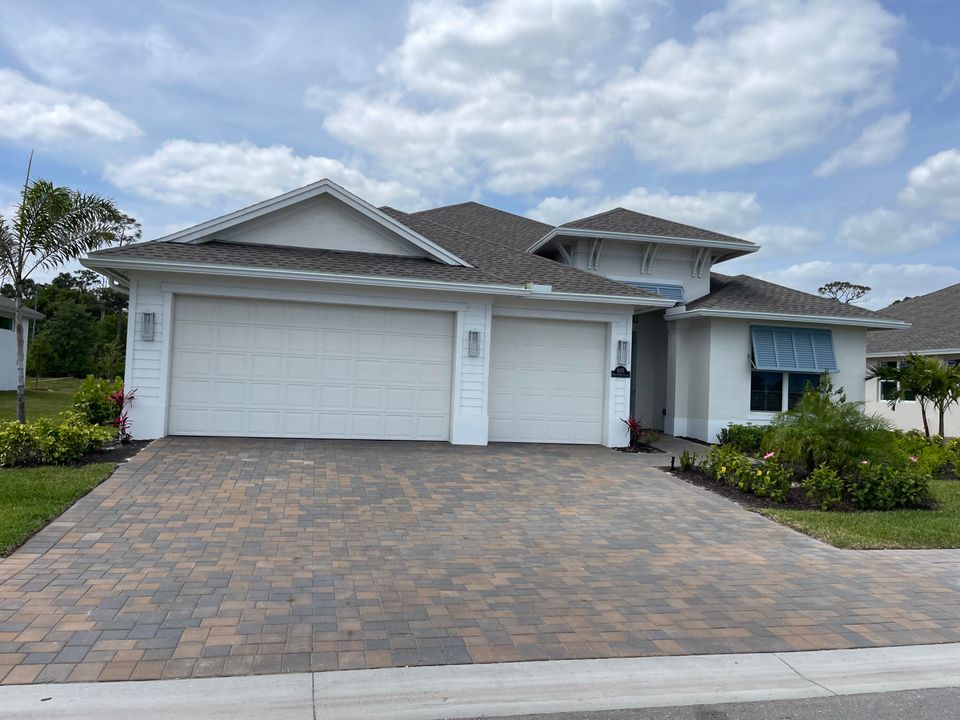Recently Sold: $637,419 (3 beds, 3 baths, 2361 Square Feet)