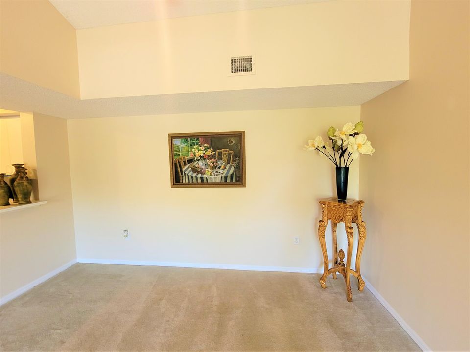 For Rent: $1,800 (2 beds, 2 baths, 1127 Square Feet)