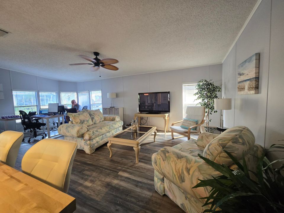 For Sale: $134,500 (2 beds, 2 baths, 1514 Square Feet)