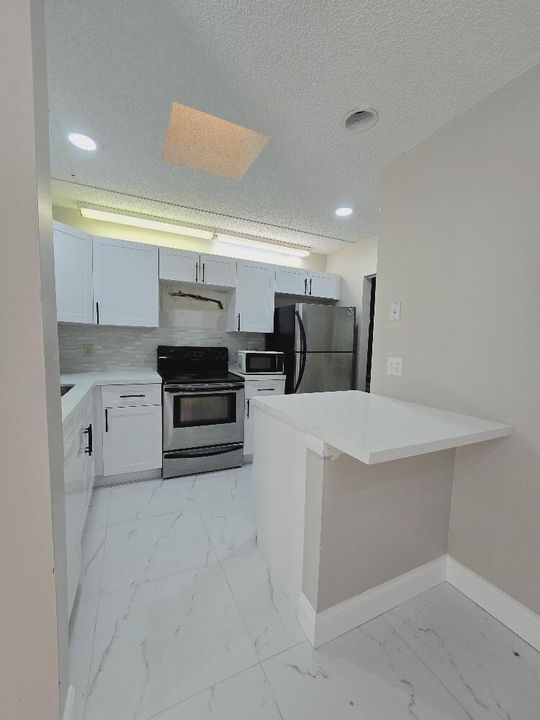 For Sale: $264,900 (2 beds, 2 baths, 951 Square Feet)