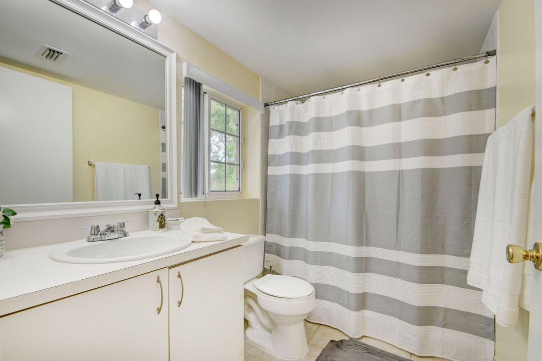 For Sale: $320,000 (2 beds, 2 baths, 1112 Square Feet)