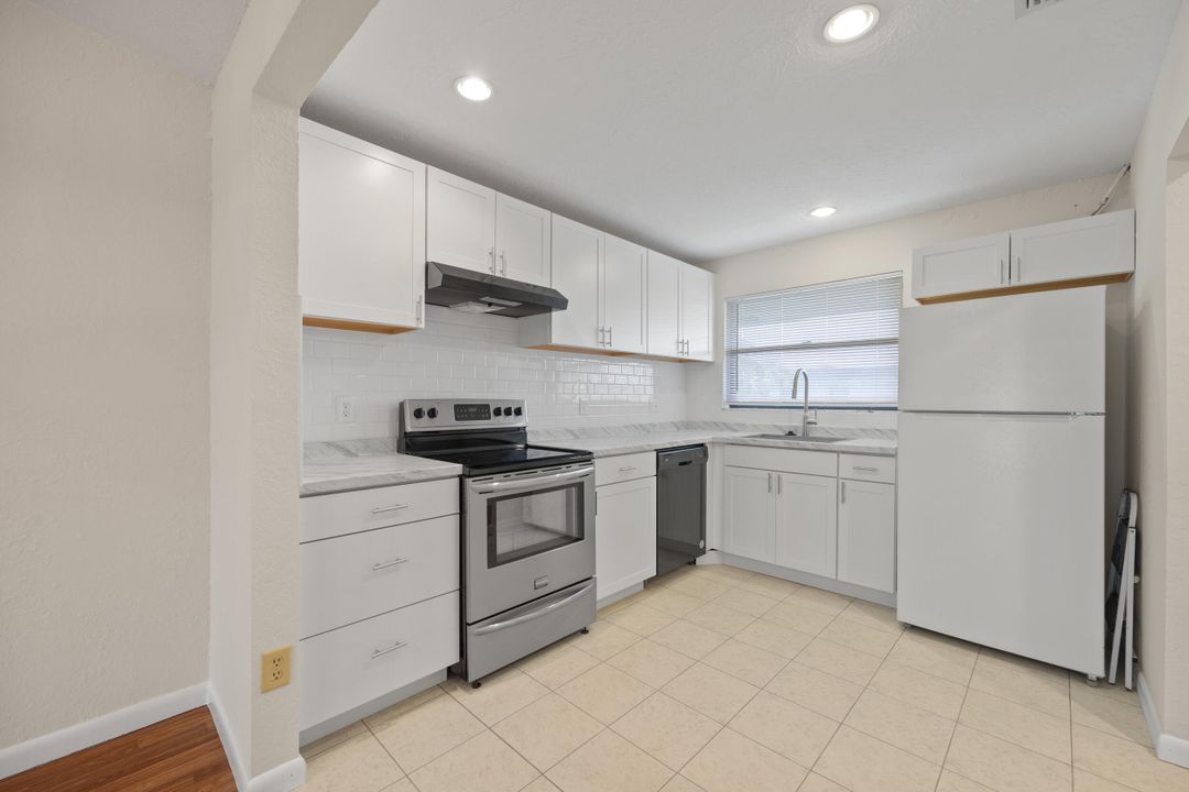 Active With Contract: $214,900 (2 beds, 2 baths, 1021 Square Feet)