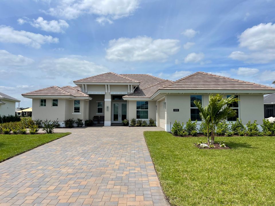Recently Sold: $949,391 (3 beds, 3 baths, 2594 Square Feet)