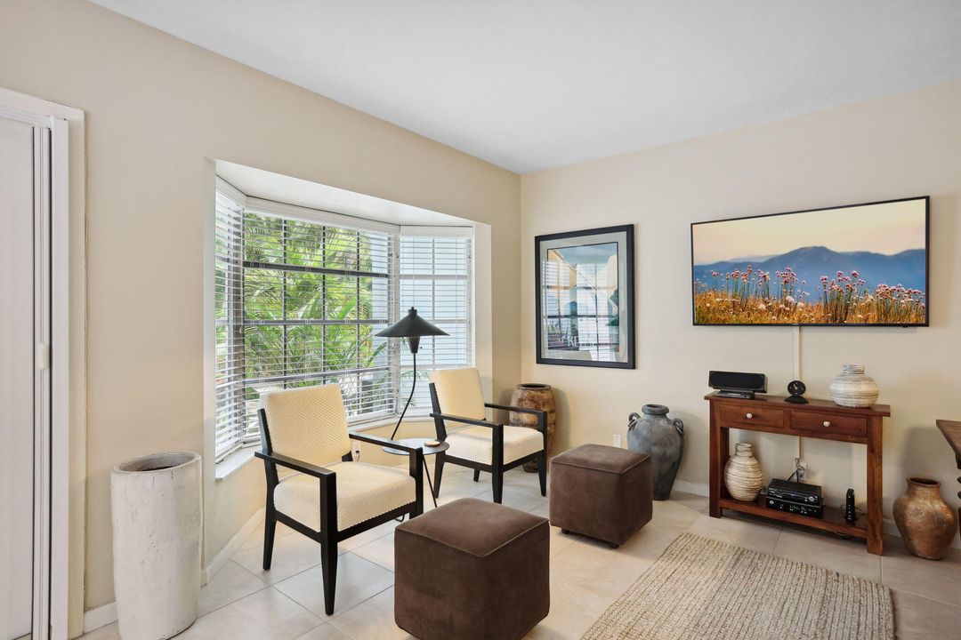 Active With Contract: $550,000 (1 beds, 1 baths, 680 Square Feet)