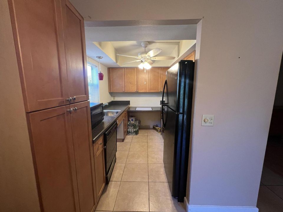 For Sale: $119,900 (2 beds, 2 baths, 880 Square Feet)