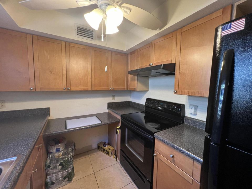 For Sale: $110,000 (2 beds, 2 baths, 880 Square Feet)