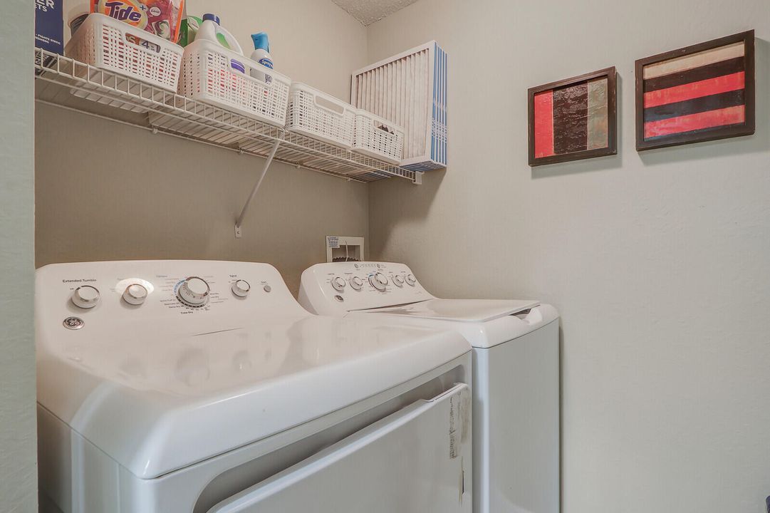 Active With Contract: $2,350 (1 beds, 1 baths, 819 Square Feet)