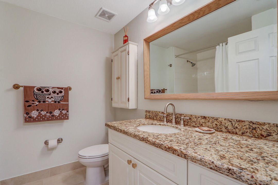 Active With Contract: $2,350 (1 beds, 1 baths, 819 Square Feet)