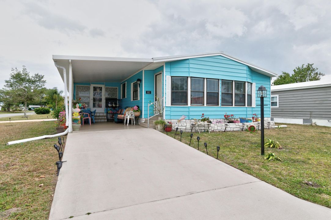 For Sale: $236,900 (2 beds, 2 baths, 1407 Square Feet)