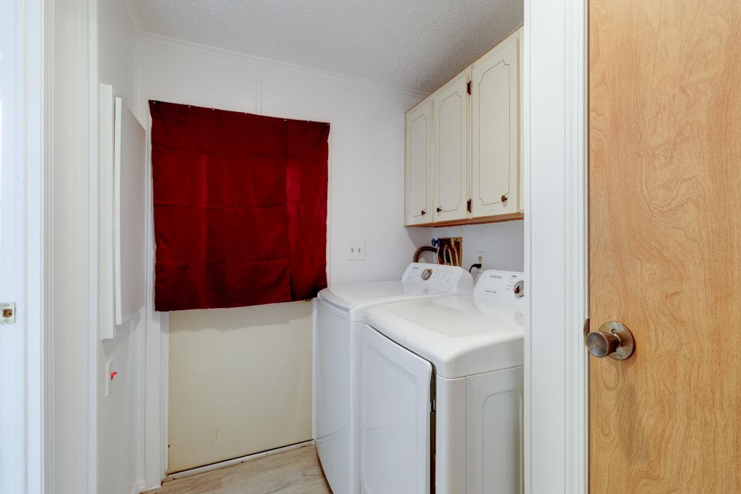 For Sale: $224,900 (2 beds, 2 baths, 1407 Square Feet)